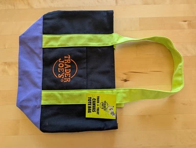 NUEVO con etiqueta ~ Mini bolso de mano Trader Joes Halloween negro púrpura verde ~ truco o trato Foto 1 de 4