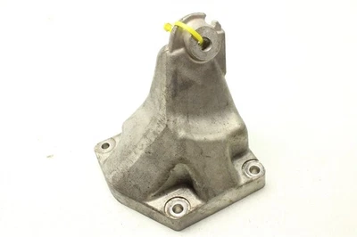 Mercedes-Benz AMG C63 2015 cupé motor izquierdo soporte de montaje  Foto 1 de 4