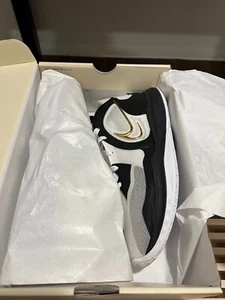 Size 10.5 - Nike Kyrie 5 Low White Black Metallic Gold - Picture 1 of 3