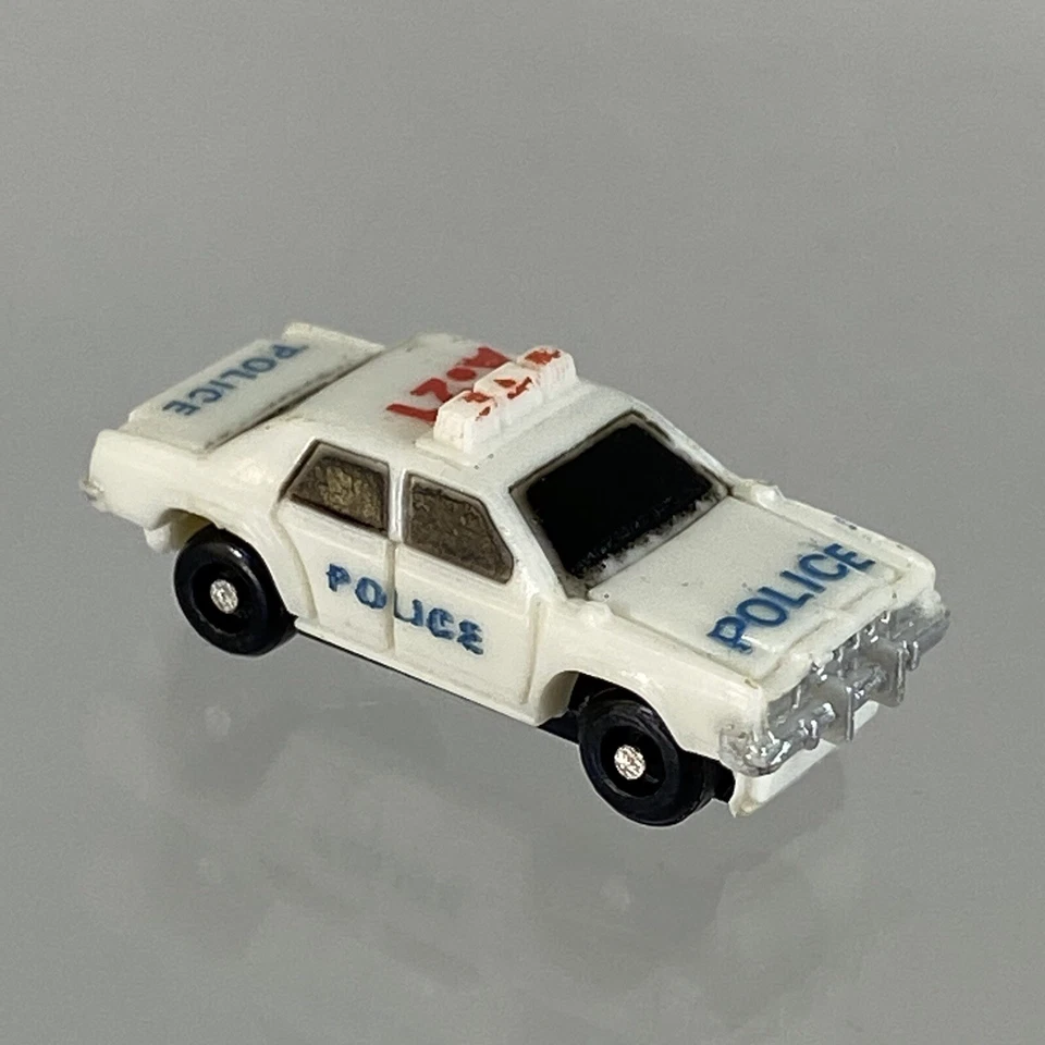 Micro coche de policía más pequeño Matchbox Worlds de colección de máquinas de recinto de policía Foto 1 de 4
