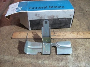 GM Chevy Corvette 3917664 Spark Plug Wire Heat Shield NOS - Bild 1 von 3