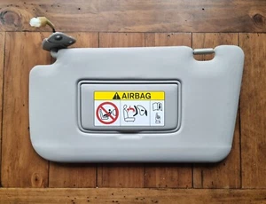NISSAN X-TRAIL (2014 - 2021) Visiera solare lato passeggero - Originale (Grigio) - Foto 1 di 5