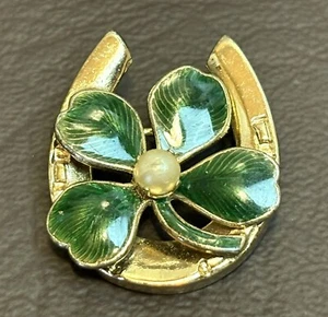 VINTAGE LUCKY BROOCH PIN EMERALD GREEN GUILLOCHE ENAMEL SHAMROCK HORSESHOE LUCK - Picture 1 of 6