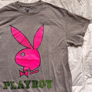 Playboy Bunny Grafik T-Shirt Gr. Large Baumwolle Freizeit Kurzarm Streetwear - Bild 1 von 8