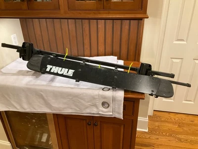 Barras transversales cuadradas Thule portaequipajes de techo de 50" con paquete transversal de 1824 pies y cerraduras Foto 1 de 4