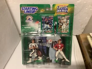 STARTAUFSTELLUNG 1998 CLASSIC DOUBLES JOHN ELWAY BRONCOS UND ELWAY STANFORD NEUWERTIG - Bild 1 von 4