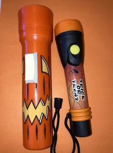 Vintage Lot 2 1995 EVEREADY Halloween Pumpkin Flashlight Energizer Trick Treat - Picture 1 of 12