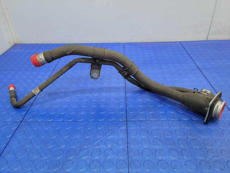 Tubo de llenado de cuello de llenado de combustible Kia Sedona 2015-2017 OEM 31030A9500 Foto 1 de 4