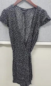 Women's Forever 21 Wrap Around Black Flowers Dress Size Small - Picture 1 of 5