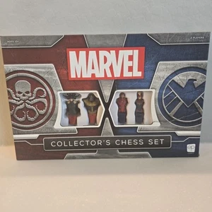 Marvel Collector's Chess Set Complete - Licensed Custom Sculpted Chess USAopoly - Picture 1 of 13