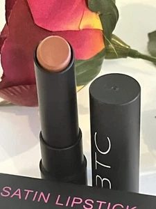 Lápiz labial satinado premium ""Mocha Latte"" totalmente nuevo en caja - Imagen 1 de 5