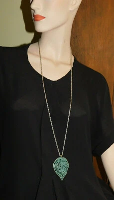 Harvest Autumn Tema Foglia Verde Verderame Colore Smalto Catena Lunga Collana B2 - Immagine 1 di 4