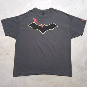 Maglietta Watchmen x Batman Symbol DC Comics Doomsday Clock Crossover - Taglia 2XL - Foto 1 di 7