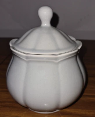 Robert Gordon Australia THE FRENCH HOUSE Grey Bowl With Lid  Display Condition - image 1 of 4