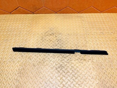 15-21 MERCEDES-BENZ C300 W205 ЗАДНИЙ ПРАВЫЙ ВНУТРЕННИЙ ОКОННЫЙ РЕМЕНЬ МОЛДИНГ УПЛОТНЕНИЕ ОТДЕЛКА OEM - Изображение 1 из 4