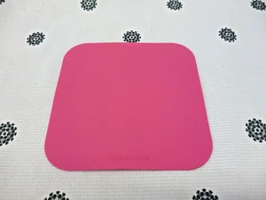 New Tupperware Pink Silicone Jar Grip Bottle Opener - Picture 1 of 1