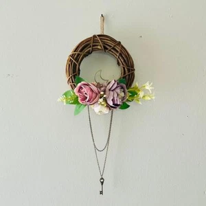 Handgefertigter Blumen Mini Kranz mit Kristallen, Mond & Kette Tropfen 6" lila rosa - Bild 1 von 7