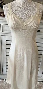 Vintage Olga Secret Hug 34 Ivory full slip lace trim Style 976F woven nylon USA - Picture 1 of 10