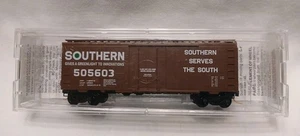 \21100\Southern Pacific 40' Standard Boxcar Plugdoor Spur N Zug mit Dachsteg  - Bild 1 von 6