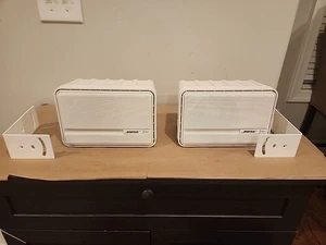 COPPIA diffusori Bose 151 ambientali esterni interni bianchi resistenti alle intemperie funzionano benissimo - Foto 1 di 16