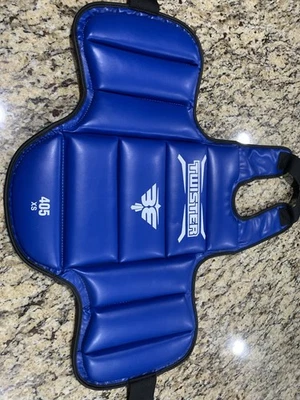 Protector de pecho Twister Karate Taekwondo Boxeo Muay Thai MMA | Pecho reversible... Foto 1 de 4