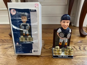 Yogi Berra Forever Collectibles Yankees Bobblehead Legends of the Diamond LE NUEVO - Imagen 1 de 7