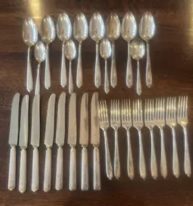 28 PIECE ROGERS & BRO. XII IS 1921 EMPIRE SILVERPLATE FLATWARE WITH MONOGRAM H - Picture 1 of 13
