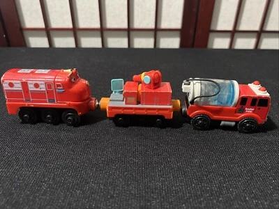 Lote de tren de madera Chuggington - Brigada de bomberos- petrolero de agua, vagón de bomberos, Wilson  Foto 1 de 4