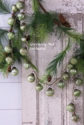 Nueva GUIRNALDA DE CRISTAL MERCURIO 24 ADORNOS Navidad TONO VERDE ENVEJECIDO 72"L Look De Colección Foto 1 de 3