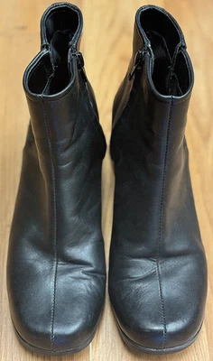 Botines Predictions para mujer elegantes de cuero negro con cremallera talla 7 Foto 1 de 4