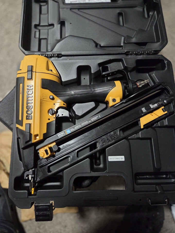 Kit de pregos Bostitch BTFP72156 calibre 15 acabamento angular - Imagem 1 de 4