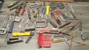 Vintage Trödel Schublade Werkzeugkiste Ausräumkiste mit gemischten Werkzeugen  - Bild 1 von 11