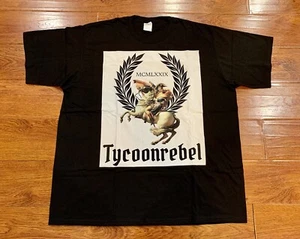 CAMISETA KING EMPERADOR NAPOLEÓN MAGNATE REBELDE MAGNATE REBELDE 1979 PARA HOMBRE EN BLANCO Y NEGRO XXL NUEVA CON ETIQUETAS - Imagen 1 de 5