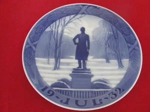 1932 ROYAL COPENHAGEN CHRISTMAS PLATE STATUE - Picture 1 of 2