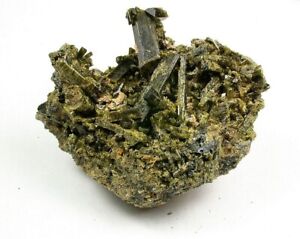 MINERALS : GREENISH EPIDOTE CRYSTALS ON MASSIVE MATERIAL FROM MONTANA