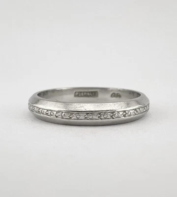 Antiguo anillo de boda Art Deco de platino de 3 mm con flores grabadas de 1930 talla 6 Foto 1 de 4