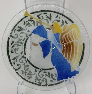 Peggy Karr Fused Glass Christmas Angel With Horn Plate 7 3/4" Signed - Picture 1 of 12