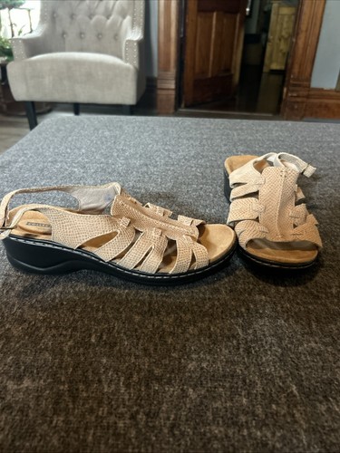 Clarks Collection Sandalo Donna Morbido Cuscino (TG. 9 M) Marrone Chiaro