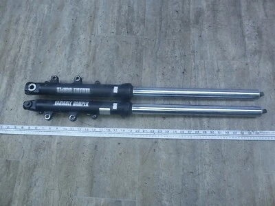 Yamaha FZ600 Y708-2 1986) Juego de suspensiones horquillas delanteras izquierda y derecha Foto 1 de 4