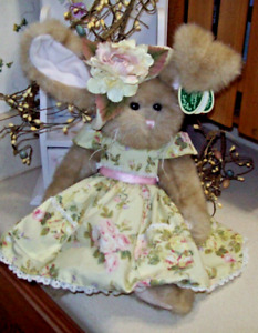 GRETCHEN Bearington Collection New 2014 14" Bunny #420101 goes/Gweneth & Gail