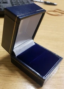 Azul Marino Cuero Anillo Caja Clásico Diseño Mismo Día Rápido y Rápido - Picture 1 of 3