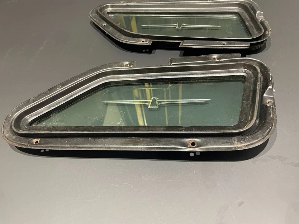 1973 - 1976 年福特雷鸟歌剧窗左右外饰 VGC — 第 1/4 张图片