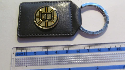 1 RARE ORIGINAL SIX 6 NHL HOCKEY BOSTON BRUINS BEARS LEATHER KEYCHAIN RING Cover