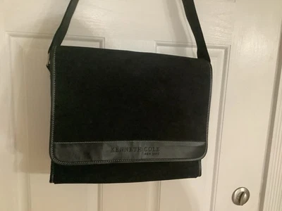 Bolso de hombro Kenneth Cole New York Messenger negro imitación gamuza correa ajustable Foto 1 de 4