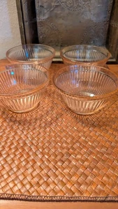 Set 4 rosa Depression Jeanette Ära Glas vertikal gerippt Schalen 5 5/8" mal 2 5/8" - Bild 1 von 5