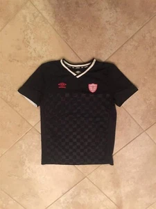 Black Umbro V Neck Soccer Shirt with Crest - Youth L-G-G 12/14 Short Sleeve - Picture 1 of 3