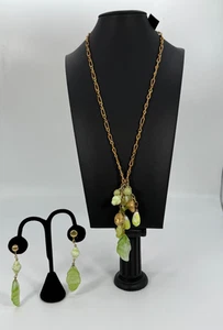 NOS Hobe Vintage Vetro Verde Resina Ciondolo Collana e Clip Orecchino Set Gioielli - Foto 1 di 14
