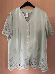 SHIRT Bluse mit Stickerei Grün Gr 48 - Bild 1 von 5