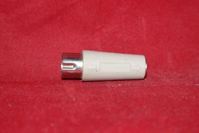 6-pin PS/2 (Female) to 5-pin AT (Male) Keyboard Connector - Image 1 of 3