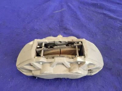 Ford Mustang GT S550 2015-2021 pasajero delantero derecho pinzas de rendimiento de 14"  Foto 1 de 4